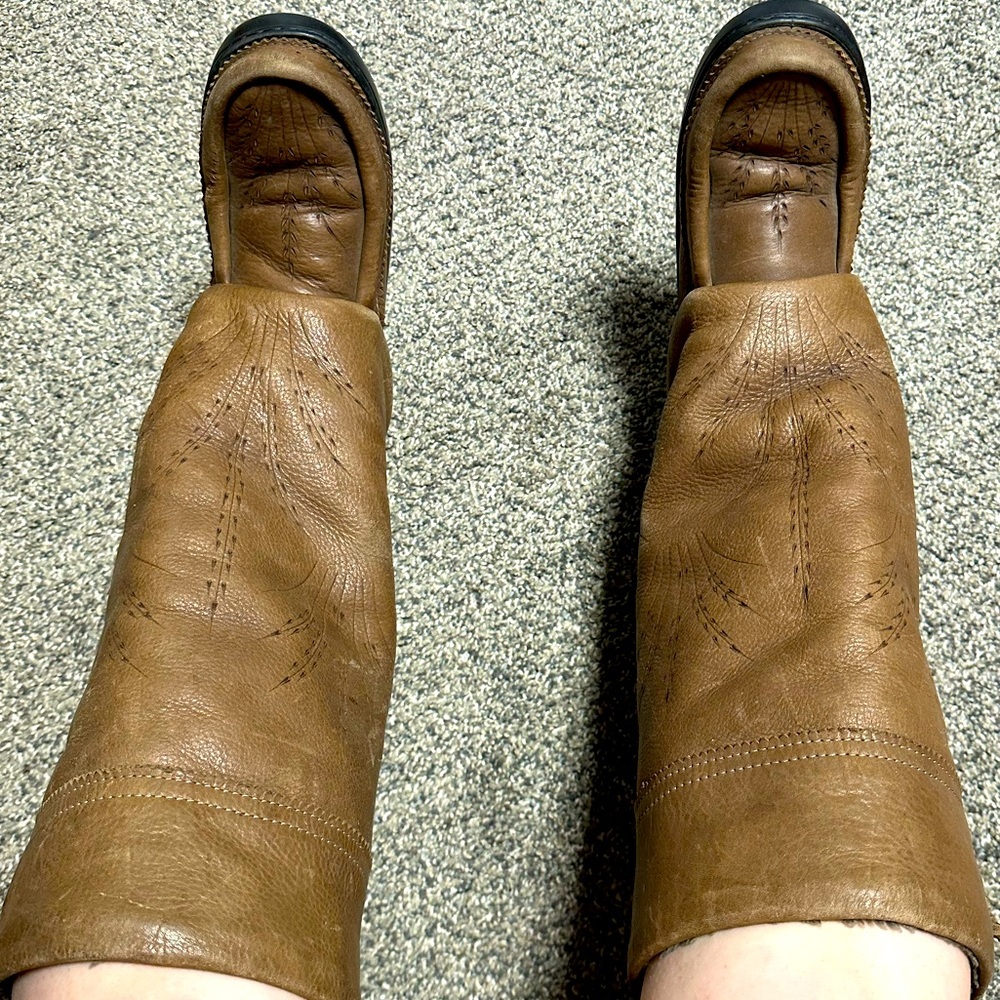 Authentic Manitobah Mukluks women’s US 7.5